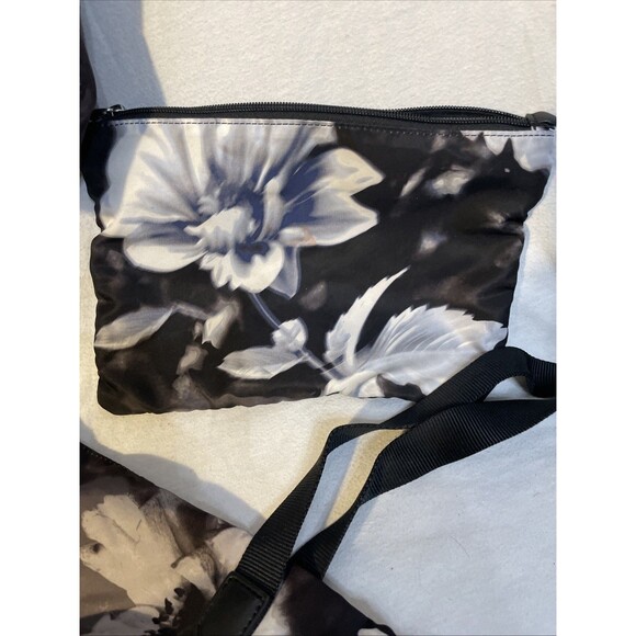 TUMI 3pc SET Voyageur laptop bag, hanging toiletry bag, and weekend tote &case - Picture 3 of 11